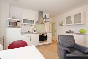 Unclassified image, 4 of 15, button