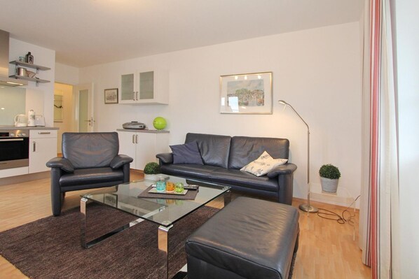 Fernseher, DVD-Player, Stereoanlage