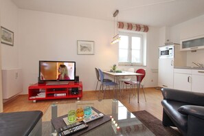 Télévision, lecteur de DVD, chaîne hi-fi