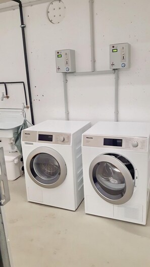 Unclassified image, 2 of 28, button