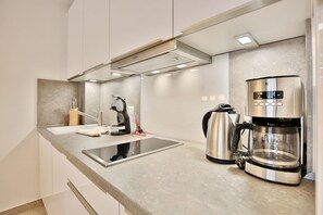 Kühlschrank, Herdplatte, Geschirrspüler