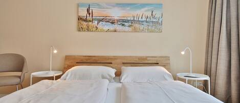 2 bedrooms, iron/ironing board, WiFi