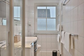 Unclassified image, 2 of 25, button