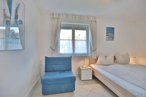 Unclassified image, 2 of 21, button