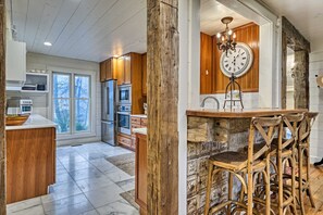 ثلاجة، ميكروويف، فرن، موقد طهي مسطح