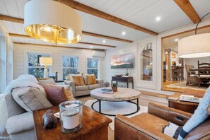 Smart TV, fireplace, books, offices