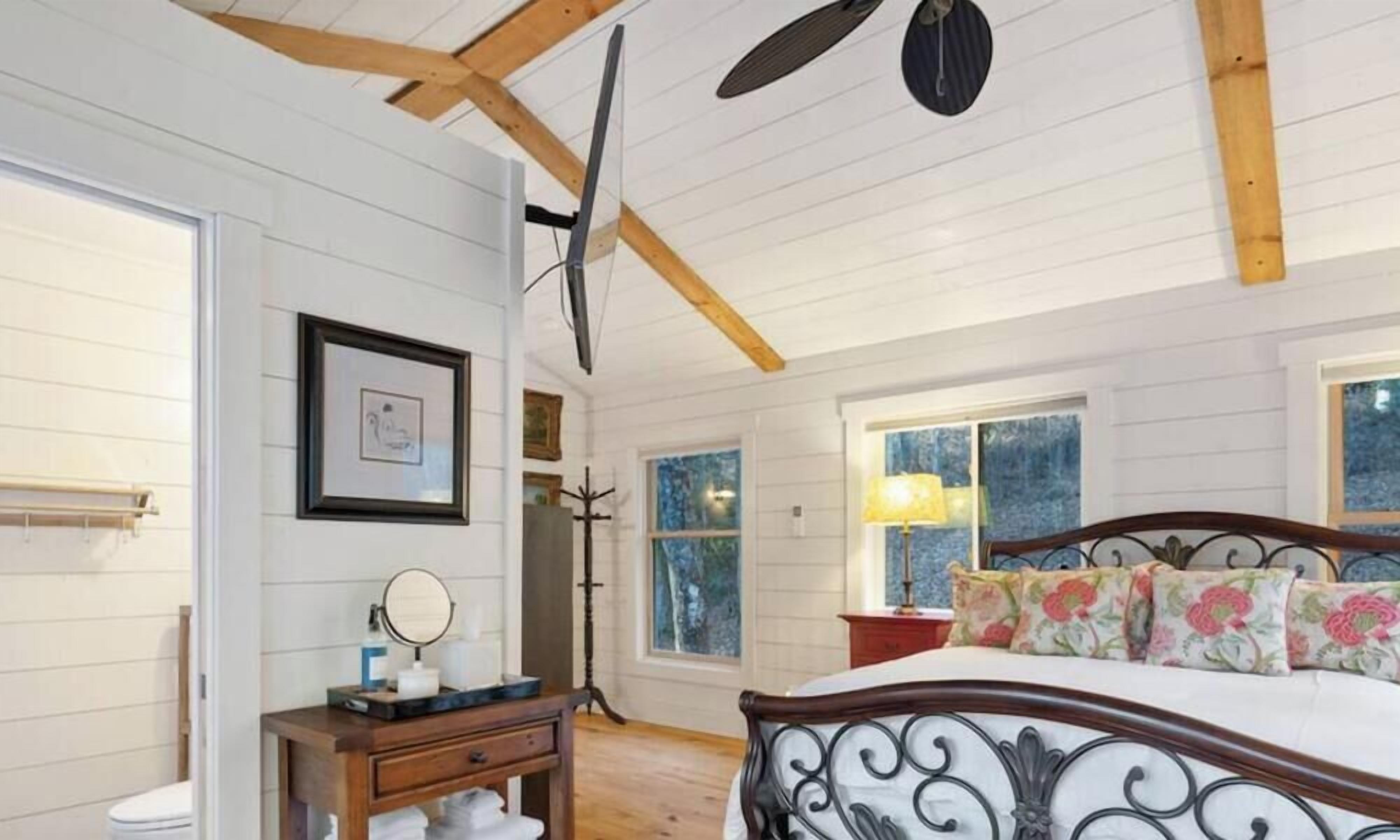 5 makuuhuonetta, työpöytä, silitysrauta/-lauta, ilmainen Wi-Fi