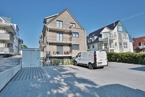 Luokittelematon kuva, 5 kautta 24, painike