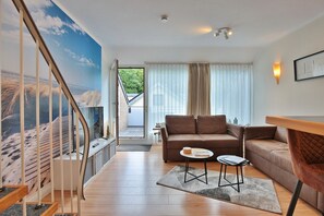 Fernseher, DVD-Player, Stereoanlage