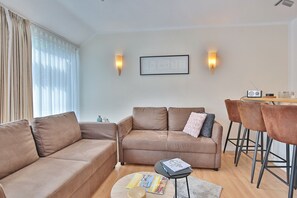 Fernseher, DVD-Player, Stereoanlage