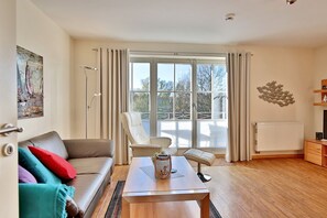 Televisión, reproductor de DVD, estéreo