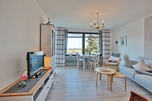 TV, lettore DVD, impianto stereo