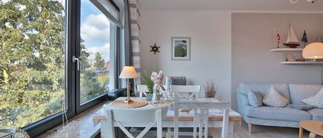 Fernseher, DVD-Player, Stereoanlage