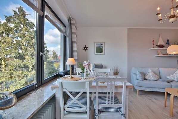 Télévision, lecteur de DVD, chaîne hi-fi