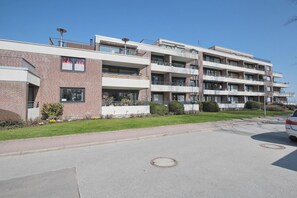 Unclassified image, 5 of 19, button