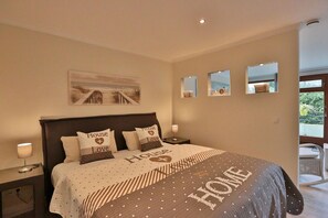 Unclassified image, 3 of 19, button