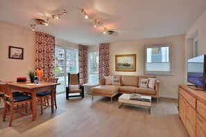 Fernseher, DVD-Player, Stereoanlage