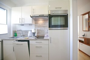 Fridge, stovetop, dishwasher, coffee/tea maker