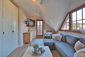 Fernseher, DVD-Player, Stereoanlage