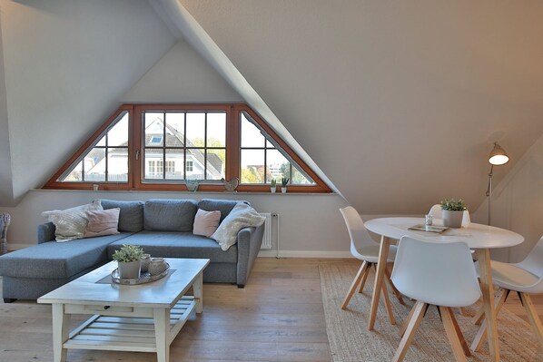 TV, DVD player, stereo