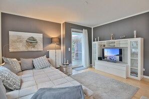 2 bedrooms, iron/ironing board, WiFi