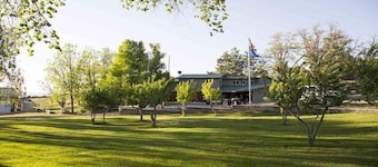 Cozy Cabin Retreat, Enjoy the outdoors, Pets Welcome!