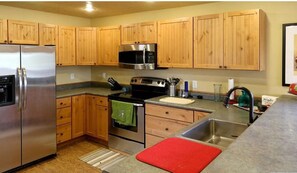 Fridge, oven, stovetop, dishwasher