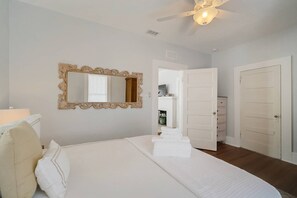 2 habitaciones, escritorio, tabla de planchar con plancha y wifi gratis 