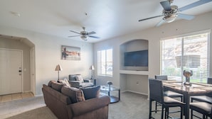 32-inch Smart TV with digital channels, TV, Netflix - Amazing private 2 bd 2bth w amenities (Mesa)
