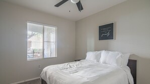 2 bedrooms, hypo-allergenic bedding, down duvets, pillow-top beds - Amazing private 2 bd 2bth w amenities (Mesa)