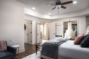 5 Schlafzimmer, Allergikerbettwaren, Schreibtisch, Bügeleisen/Bügelbrett