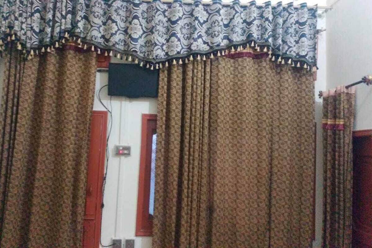 Standard Double Room | Iron/ironing board, free WiFi, bed sheets