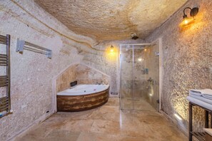 Deluxe Suite - Jakuzili | Bộ trải giường bằng vải cotton Ai Cập, bộ đồ giường cao cấp 