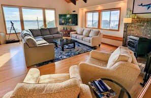 スマートテレビ、暖炉、テレビゲーム、DVD プレーヤー