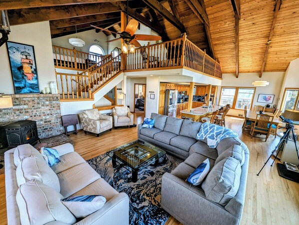 スマートテレビ、暖炉、テレビゲーム、DVD プレーヤー