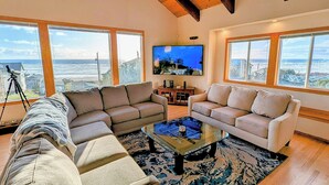 Living area - Experience Spacious Coastal Living at Seascape - Stunning Views of Heceta Beach  (Florence)