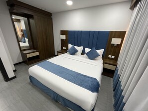 Deluxe Two Bedroom Apartment | Iron/ironing board, free WiFi, bed sheets - Terrace View 1 serviced apartments - اطلالة الشرفة 1 للشقق المخدومة (Al Khobar)