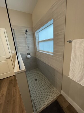 Badekar, hårtørrer, håndklæder, Sæbe