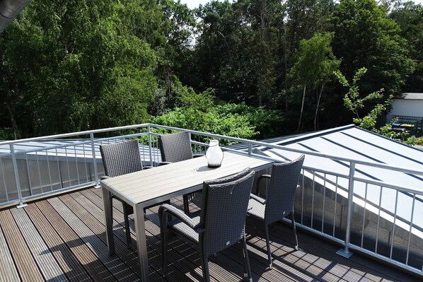 Unclassified image, 1 of 17, button