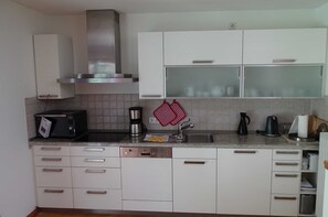 Fridge, microwave, dishwasher, high chair - Vacation apartment Störtebeker in the Waldhaus (Kühlungsborn)