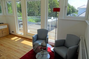 Unclassified image, 3 of 17, button