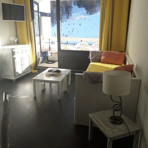 2 bedrooms, iron/ironing board