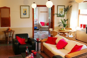 Smart TV, fireplace, table tennis, stereo - Beautiful country house in the Ardennes with lots of privacy (Nisramont-La Roche)