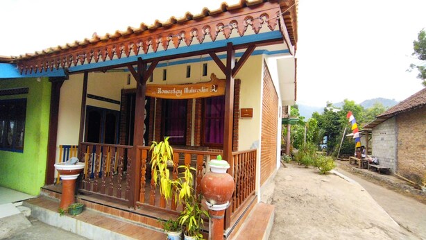 A two-story building with a sign reading "Homestay Muhrodan". - Home Stay Muhrodin (Borobudur)