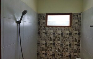 Shower - Home Stay Muhrodin (Borobudur)
