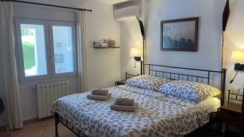 2 slaapkamers, een strijkplank/strijkijzer, gratis wifi, beddengoed