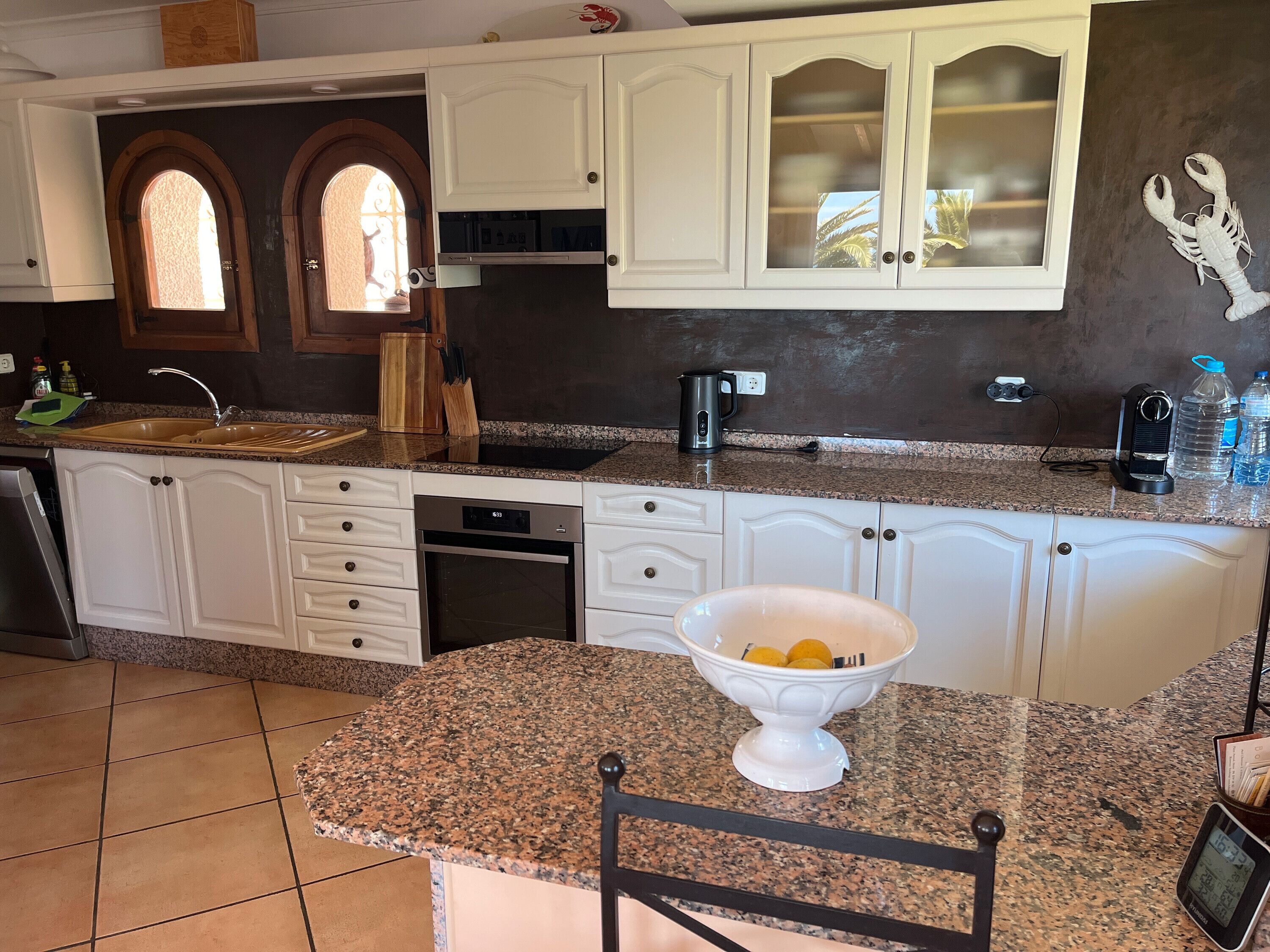 Køleskab, mikrobølgeovn, ovn, kogeplade