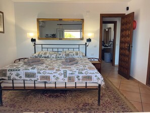 2 camere, ferro/asse da stiro, Wi-Fi gratuito, lenzuola