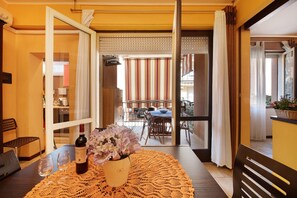 Interior - Apartment 'Amedeo' with Lake Views, Balcony & Air Conditioning (Bardolino)