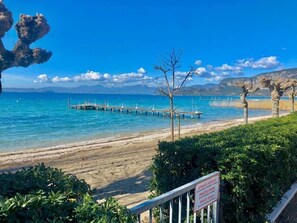 Beach nearby - Apartment 'Amedeo' with Lake Views, Balcony & Air Conditioning (Bardolino)